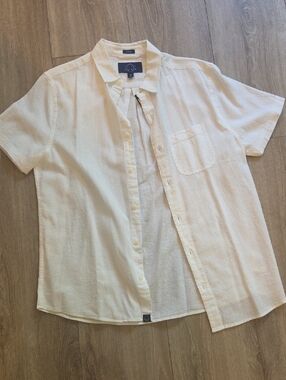 Men's Short-Sleeve Button-Down Shirt in Off-White